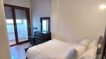 4 slaapkamers, een strijkplank/strijkijzer, wifi, beddengoed