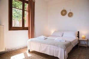 2 عدّة غرف نوم ومكواة/لوح كي وواي فاي مجانًا وملاءات أسرّة