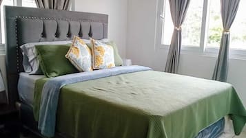 3 habitaciones, tabla de planchar con plancha, wifi y ropa de cama