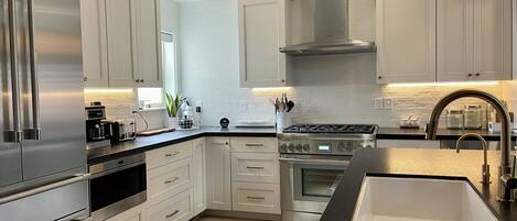 Micro-ondas, fogão, cooktop, lava-louças