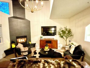 TV, fireplace - Modern 4BR Retreat Just Minutes from Park City’s Ski Resorts & Main Street (Park City)