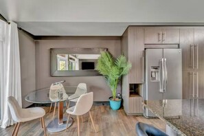 Dining - Key West Cottage (Belle River)