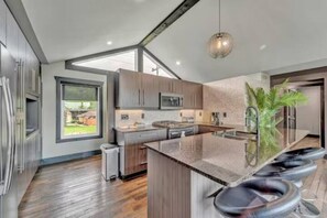 Micro-ondas, fogão, cooktop, lava-louças