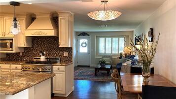 Mikrowelle, Ofen, Herdplatte, Geschirrspüler