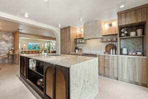 Microwave, oven, stovetop, dishwasher - The Maldivian - Cocoa Beach, Florida (Cocoa Beach)