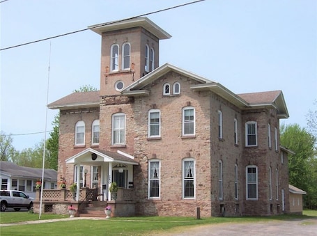 Exterior. Charming 1-bedroom in Italianate designed house in terrific Albion, NY