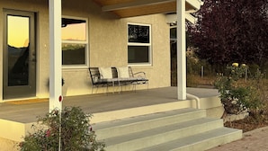 A covered porch with a bench and steps leading to a door. - Great central location! Cozy 3-Bedroom, 2-Bath Retreat on Acreage-Quiet Country (Atascadero)