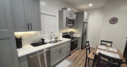 Modern new 1-Bedroom condo, sleeps 4, close to Ole Miss in wonderful Oxford