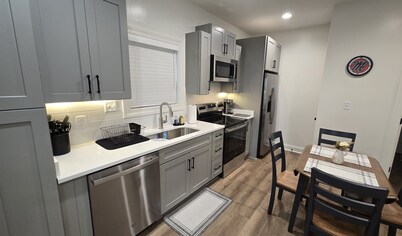 Modern new 1-Bedroom condo, sleeps 4, close to Ole Miss in wonderful Oxford