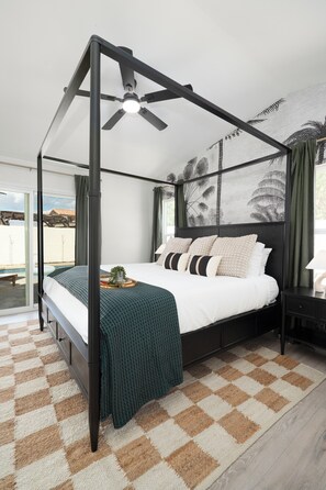 3 bedrooms, desk, iron/ironing board, travel crib