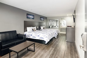 Rom – standard, 2 queensize-senger | Skrivebord for bærbar PC, blendingsgardiner og lydisolert