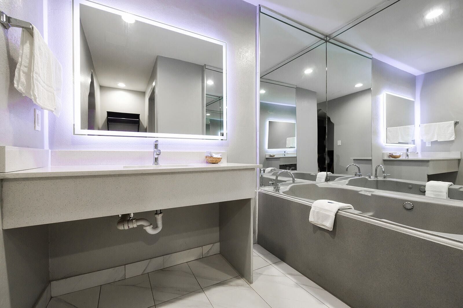 Romantic Room, 1 King Bed | Bathroom | Bathtub, free toiletries, hair dryer, towels