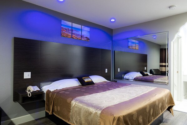 Standardzimmer, 1 King-Bett | Laptopgeeigneter Arbeitsplatz, Verdunkelungsvorhänge