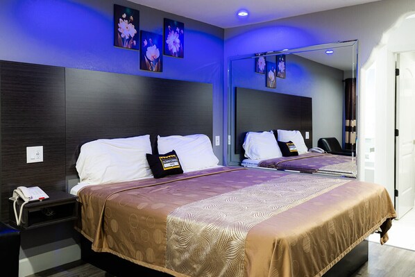Romantic Room, 1 King Bed | Laptop workspace, blackout drapes, soundproofing, iron/ironing board