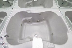 Bathroom - Downtowner Inns - Houston Downtown (Houston)