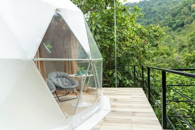 Jungle Family Glamping Dome: Private Terrace & Unique Experience!