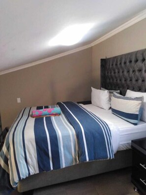 Comfort Apartment, Courtyard View | Free WiFi - Ferndale Confortable Apartments (Randburg)