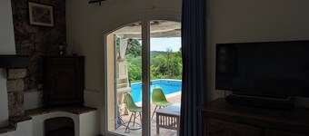 Provencal villa for 10 people with swimming pool and garden in Grasse