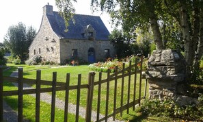 المنطقة المحيطة بالمنشأة