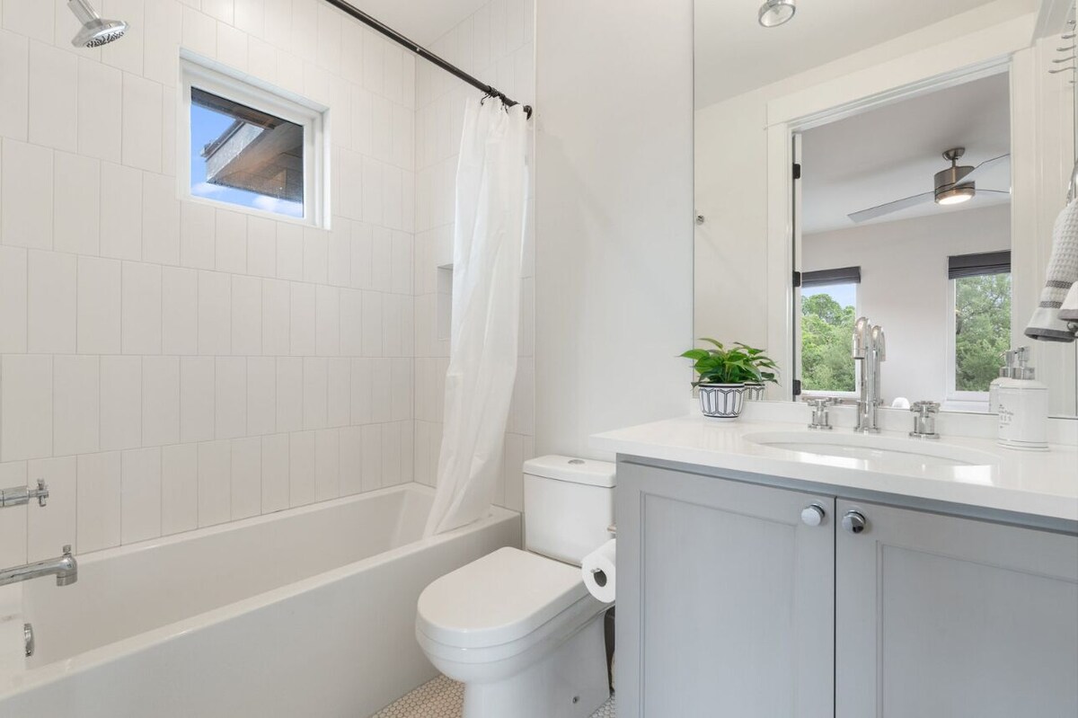 Photo 11 of Modern Luxury Retreat in Tarrytown- Minutes from Downtown Austin