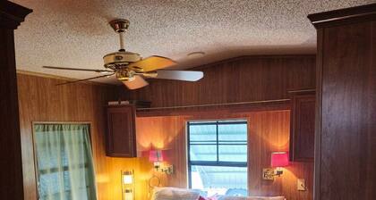 Charming bungalow with AC and WiFi in gorgeous Bonita Springs 55+ community.