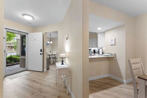Interior - Updated 2 bedroom walk-in with 2 king beds in Pointe Royale Golf Village (Branson)