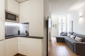 Apartment | Private kitchen - Cashmere Nightlife Apartment (Porto)