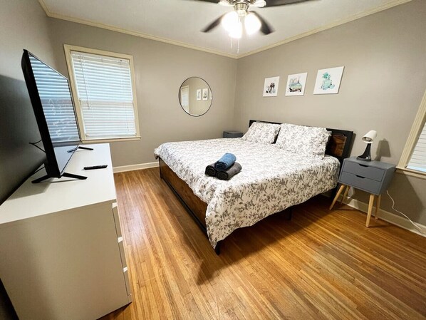 8 bedrooms, desk, iron/ironing board, free WiFi