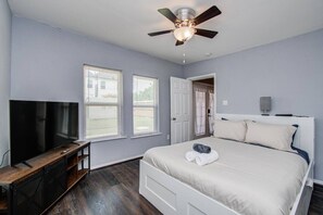 3 bedrooms, desk, iron/ironing board, WiFi