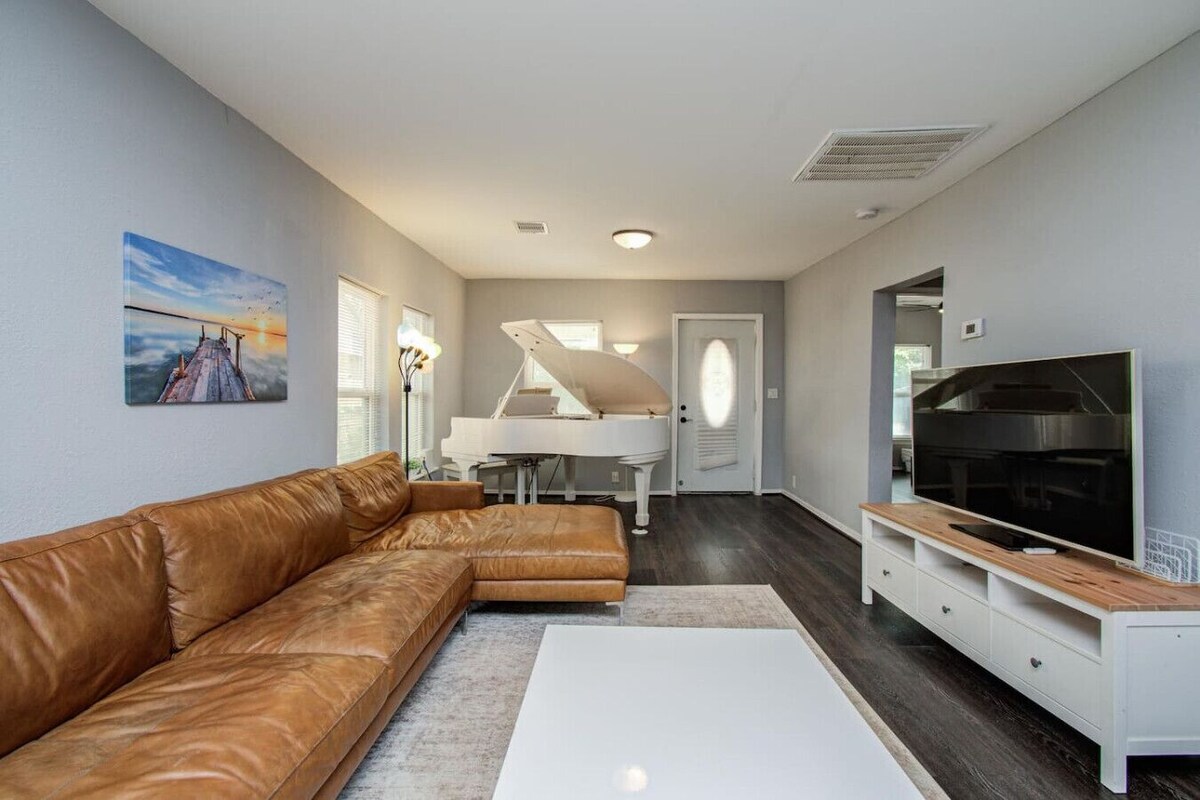 Photo 12 of Quiet Neighborhood|Gated|6 Min to Medical Center!