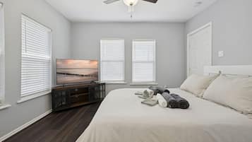 3 bedrooms, desk, iron/ironing board, WiFi