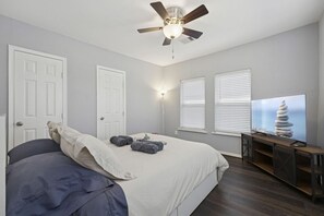 3 bedrooms, desk, iron/ironing board, WiFi