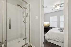 Hair dryer - Quiet Neighborhood|Gated|6 Min to Medical Center! (Houston)