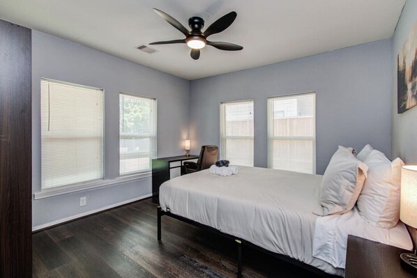 3 bedrooms, desk, iron/ironing board, WiFi