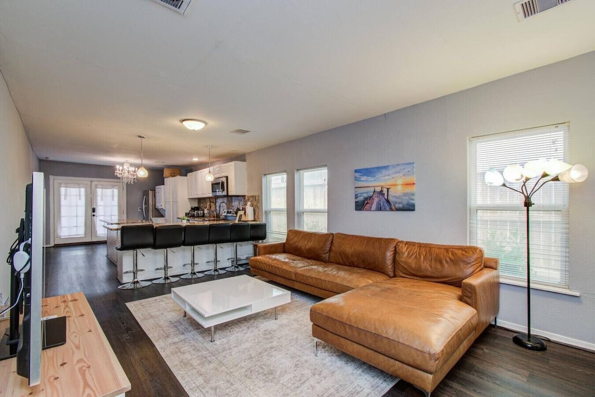 Photo 2 of Quiet Neighborhood|Gated|6 Min to Medical Center!
