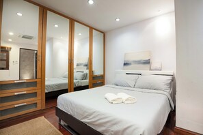 4 bedrooms, desk, iron/ironing board, travel cot - Spacious 4bedroom home 12min Walk BTS PhromPhong Emsphere Emquatier (Krung Thep Maha Nakhon)