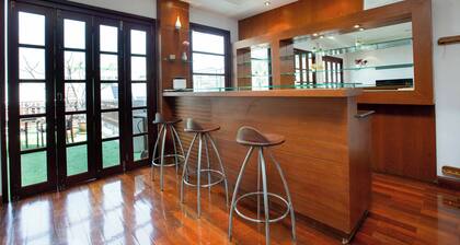Spacious 4bedroom home 12min Walk BTS PhromPhong Emsphere Emquatier