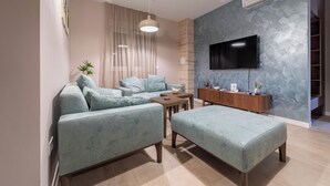 Smart TV - Spacious 3-bedroom apartment in Sukosan (Sukošan)