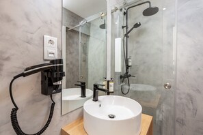 Appartement | Badkamer | Een haardroger