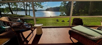 Eastern shore beachfront cottage with stunning sunset views!