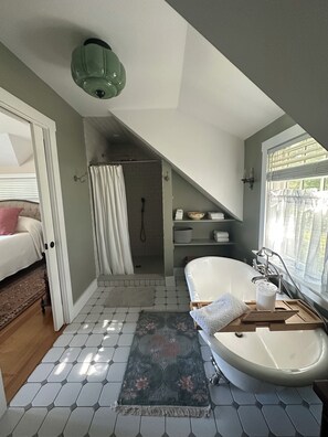 3 Schlafzimmer, Schreibtisch, Bügeleisen/Bügelbrett, Reisekinderbett