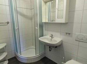 Douche, serviettes fournies