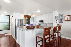 Condo, Multiple Beds (Keauhou Kona Surf & Racquet Club#1-10) | Private kitchen