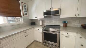 Condo, Multiple Beds (Keauhou Surf & Racquet Club#1-101) | Private kitchen