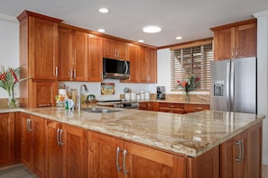 Apartamento, varias camas (Keauhou Kona Surf & Racquet Club#4-20) | Cocina privada
