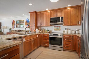 Condo, Multiple Beds (Keauhou Kona Surf & Racquet Club#4-20) | Private kitchen