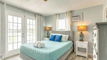 3 bedrooms, desk, iron/ironing board, Internet