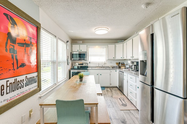 Fridge, microwave, stovetop, dishwasher