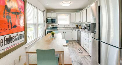 Walk to Beach: Galveston Family Getaway w/ Patio