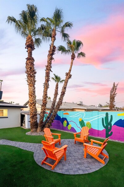 Poolside Paradise • Big Backyard • Arcade • Mural • Near ASU & Airport